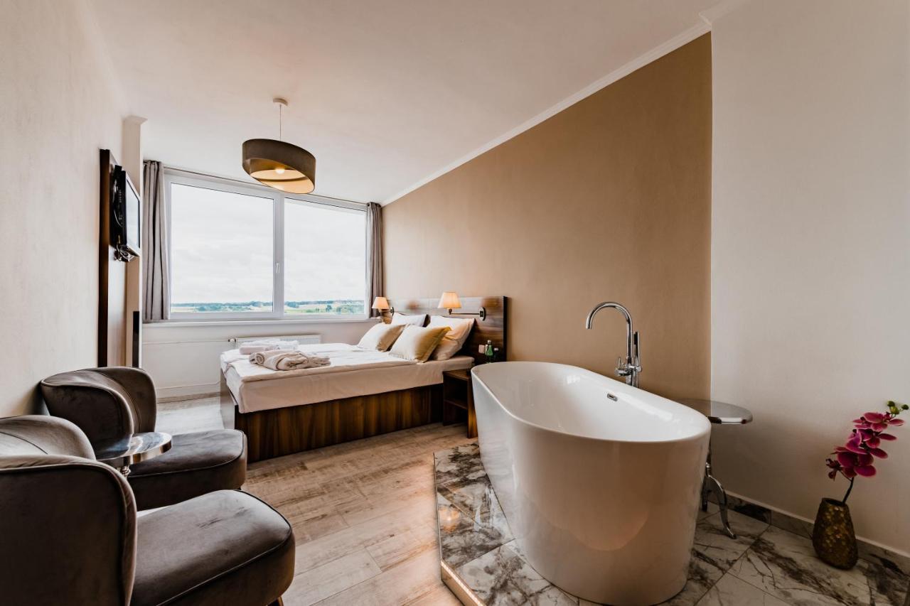 Hotel Palcát Tábor Esterno foto