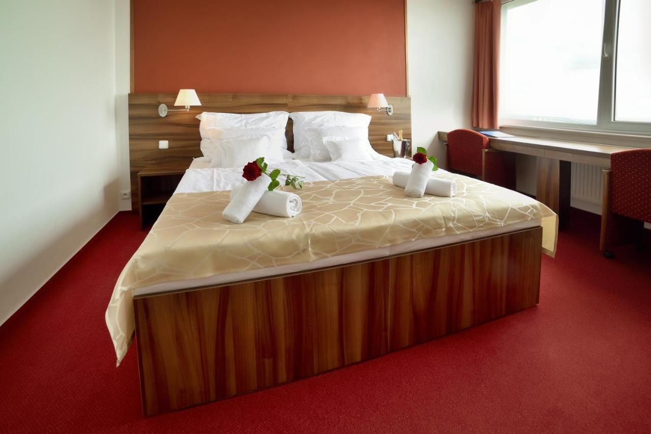 Hotel Palcát Tábor Esterno foto