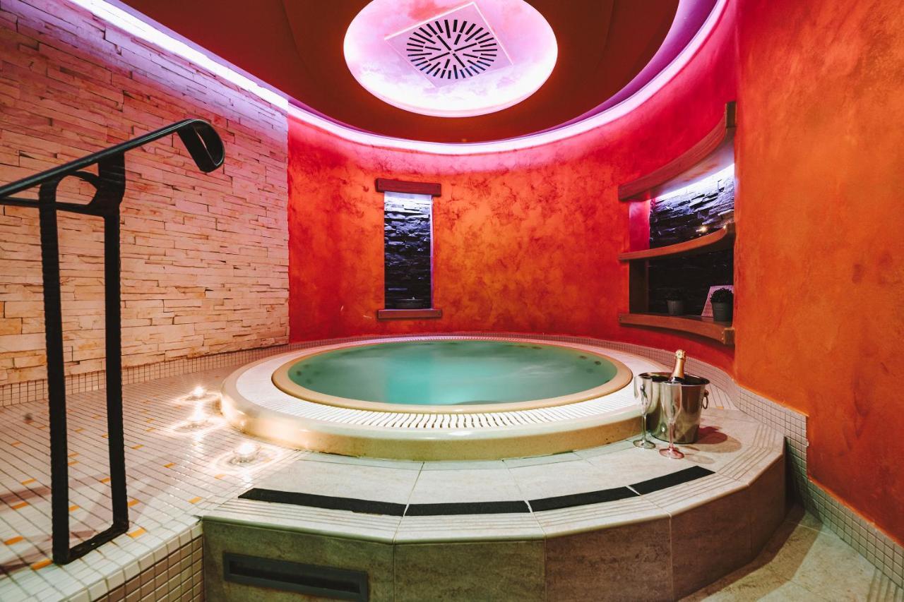 Hotel Palcát Tábor Esterno foto