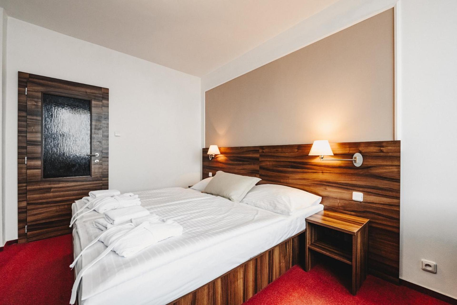 Hotel Palcát Tábor Esterno foto