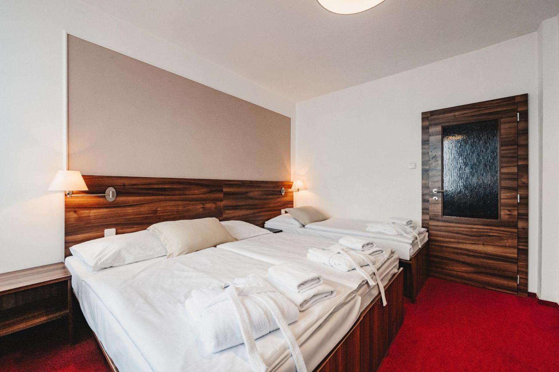 Hotel Palcát Tábor Esterno foto